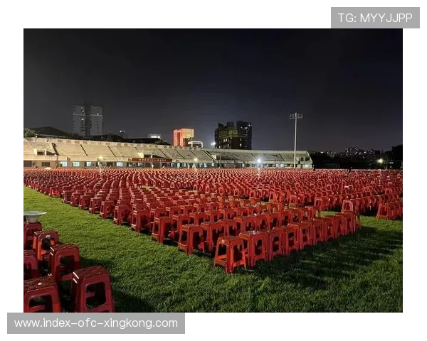 体育馆灯光突然熄灭！多名选手摔倒