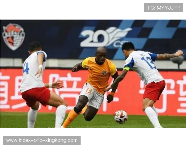 青岛海牛边路提速迅猛，直接冲垮防线