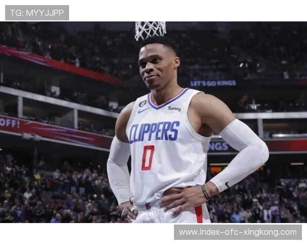 福克斯切入造犯规并罚中，国王展现斗志